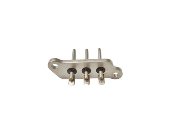 Keramischer Isolator Hermetischer Anschluss für Elektrofahrzeuge mit 45 Stahlplatten zur Sicherstellung einer dauerhaften und elektrischen Verbindung